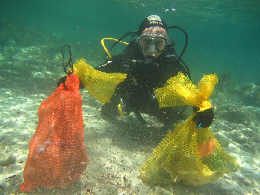 Clean up of Fokia Bay in Pefkos